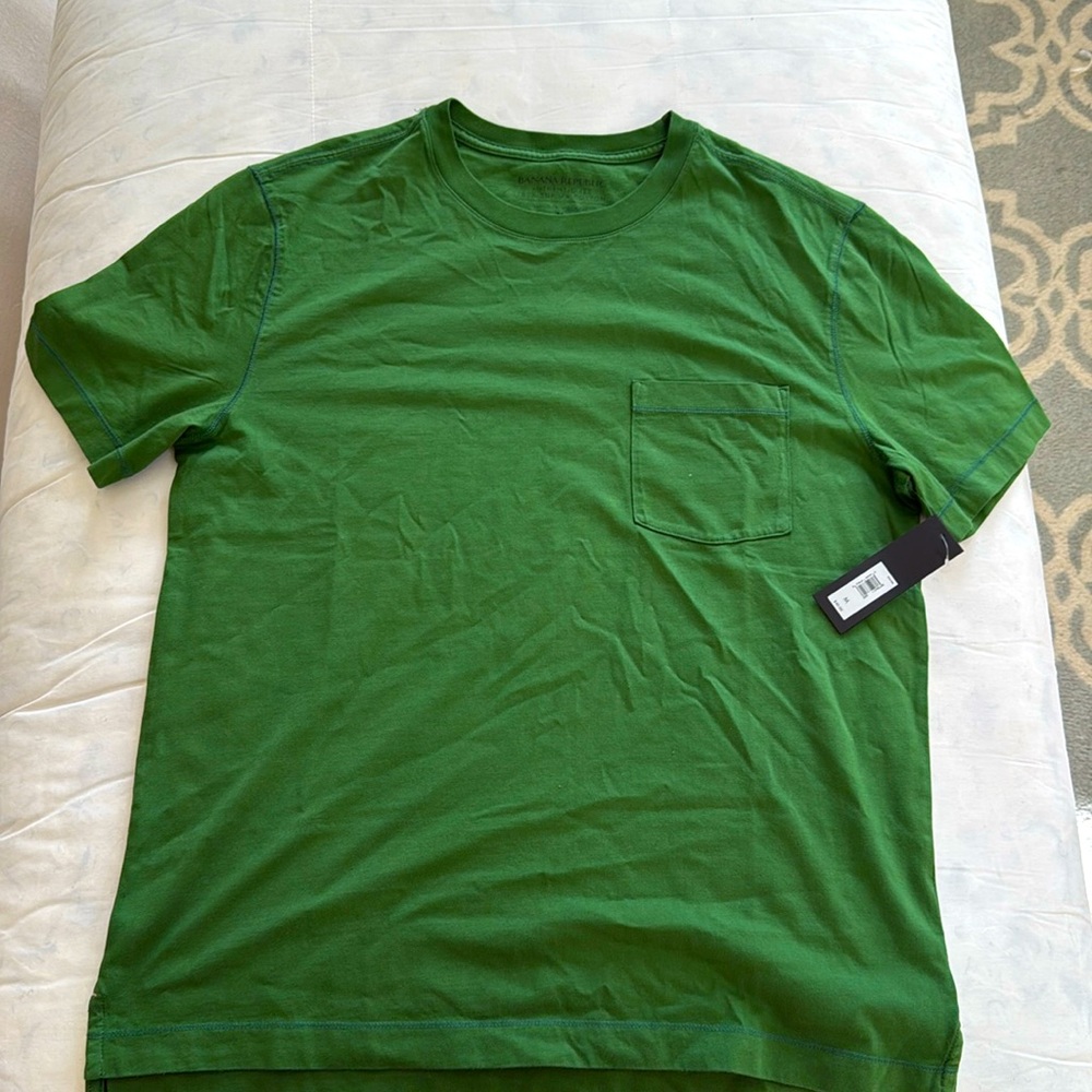 NWT Banana Republic Men’s T-shirt size M